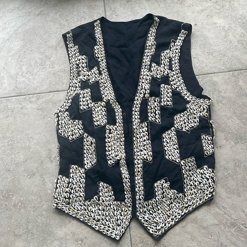 Vintage puka shell Kenar rare find vest. Adjustable in back.